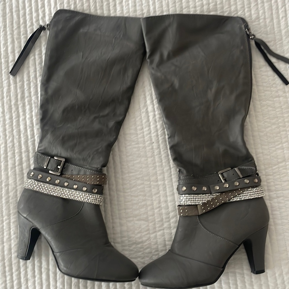 Heel boots